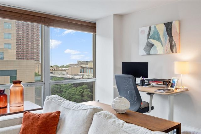 330 W Diversey Parkway 706, Chicago, IL 60657