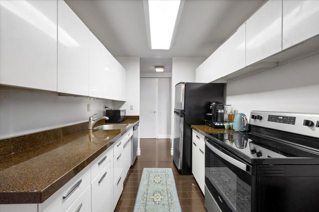 330 W Diversey Parkway 706, Chicago, IL 60657