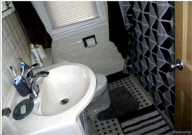 15482 Winston, Redford, MI 48239