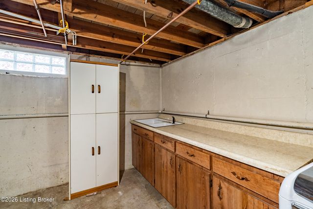 6213 Gayle Dr, Louisville, KY 40219