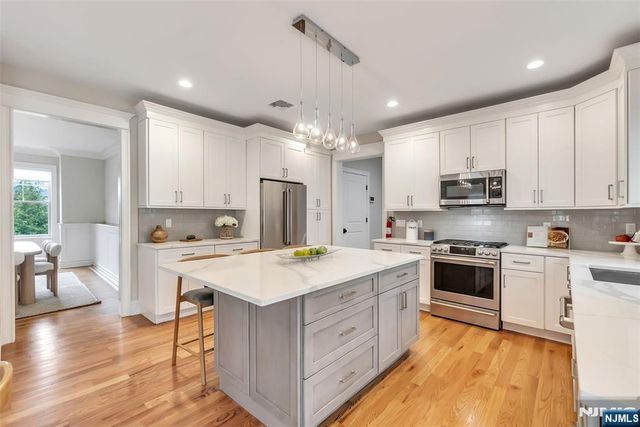 203 Marcotte Lane, Bergenfield, NJ 07621