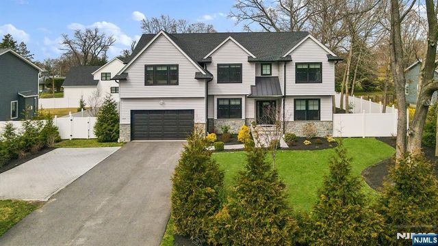 203 Marcotte Lane, Bergenfield, NJ 07621