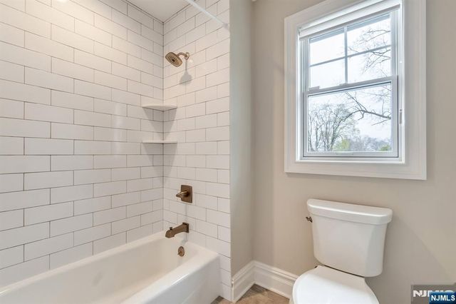 203 Marcotte Lane, Bergenfield, NJ 07621