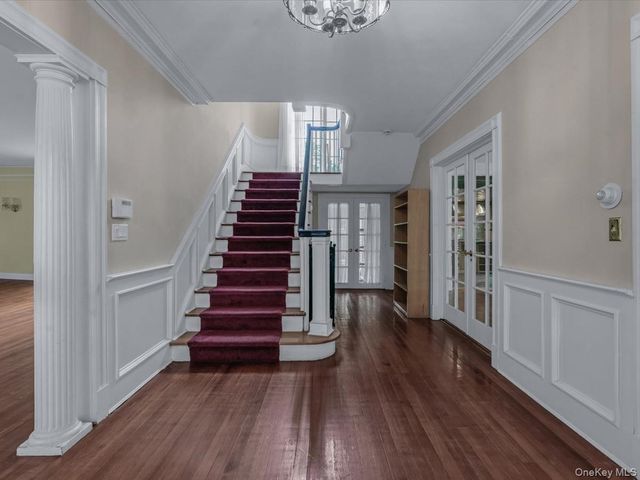 44 Arbor Place, Glen Cove, NY 11542