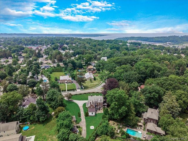 44 Arbor Place, Glen Cove, NY 11542