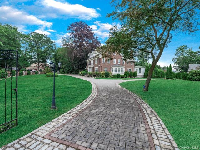 44 Arbor Place, Glen Cove, NY 11542