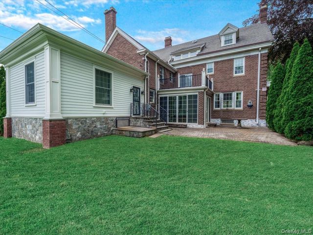 44 Arbor Place, Glen Cove, NY 11542