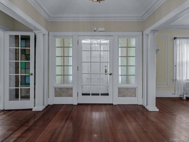44 Arbor Place, Glen Cove, NY 11542