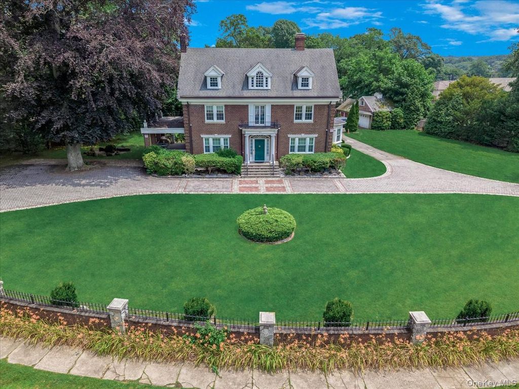 44 Arbor Place, Glen Cove, NY 11542