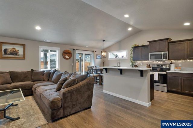 1248 Chukar St, Stayton, OR 97383