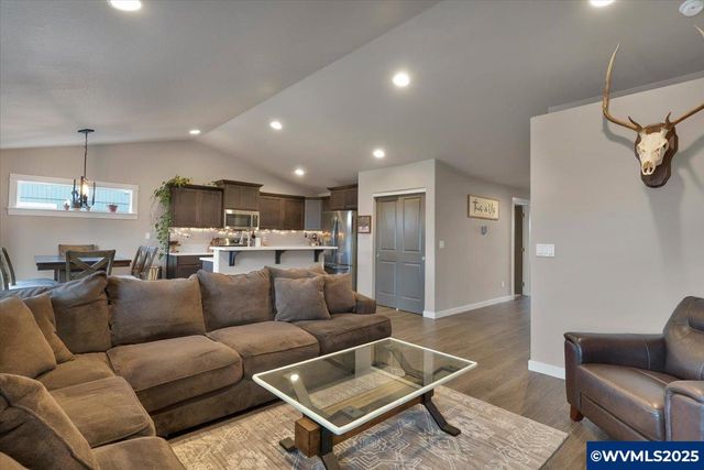 1248 Chukar St, Stayton, OR 97383