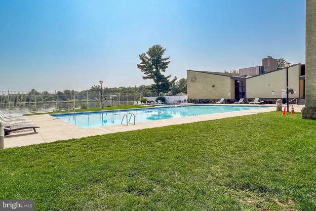 1100 HARBOUR DR, Palmyra, NJ 08065