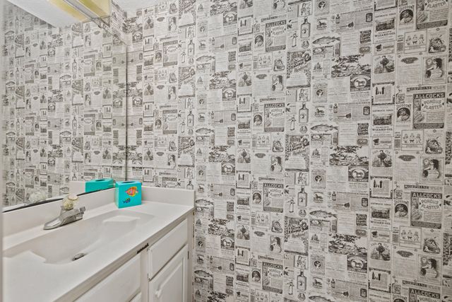 2552 Palm Shores Drive, Shalimar, FL 32579