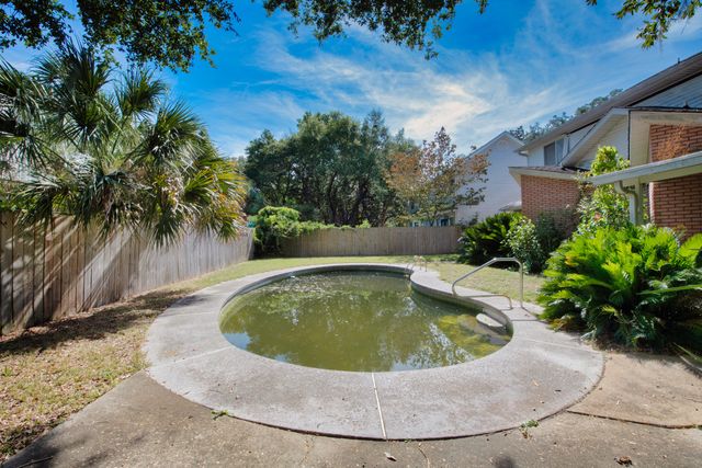 2552 Palm Shores Drive, Shalimar, FL 32579