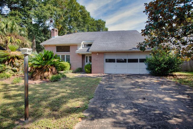 2552 Palm Shores Drive, Shalimar, FL 32579