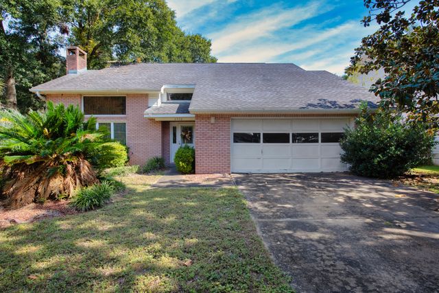 2552 Palm Shores Drive, Shalimar, FL 32579