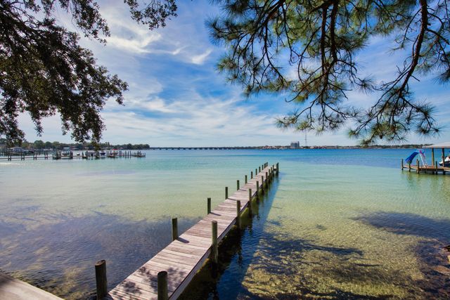 2552 Palm Shores Drive, Shalimar, FL 32579