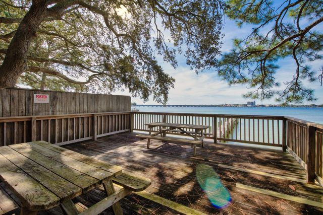 2552 Palm Shores Drive, Shalimar, FL 32579