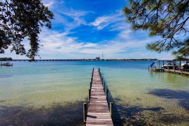 2552 Palm Shores Drive, Shalimar, FL 32579