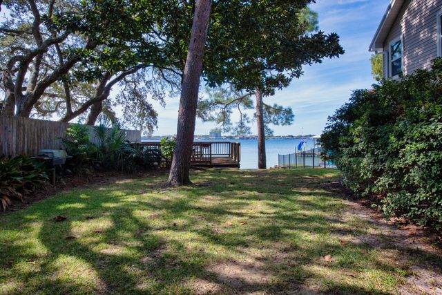 2552 Palm Shores Drive, Shalimar, FL 32579