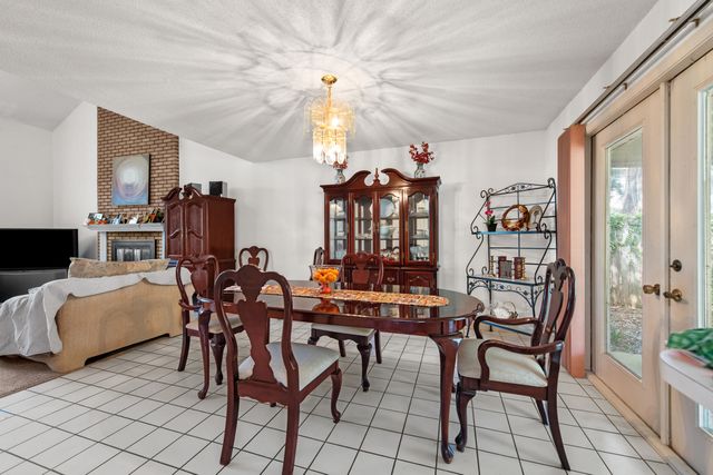 2552 Palm Shores Drive, Shalimar, FL 32579