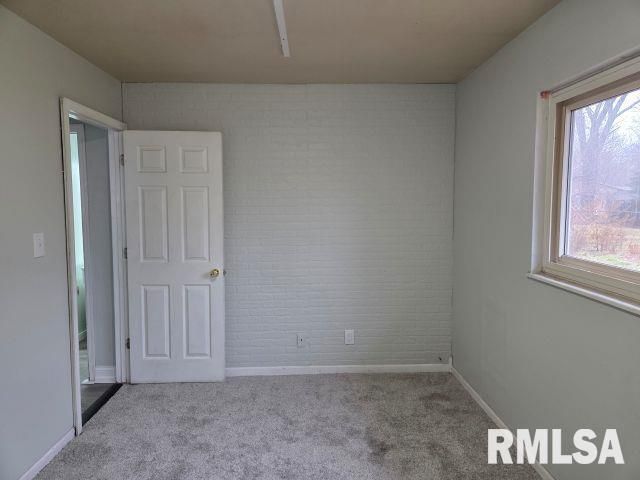 5820 N FROSTWOOD Parkway, Peoria, IL 61615