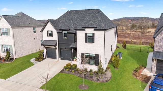 3460 Burgate Trl, Thompsons Station, TN 37179