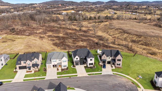 3460 Burgate Trl, Thompsons Station, TN 37179