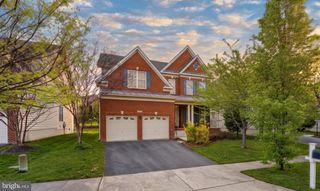 25209 EISENHOWER DR, Chantilly, VA 20152