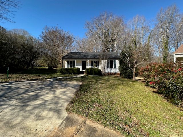 105 Crestdale Avenue, Central, SC 29630