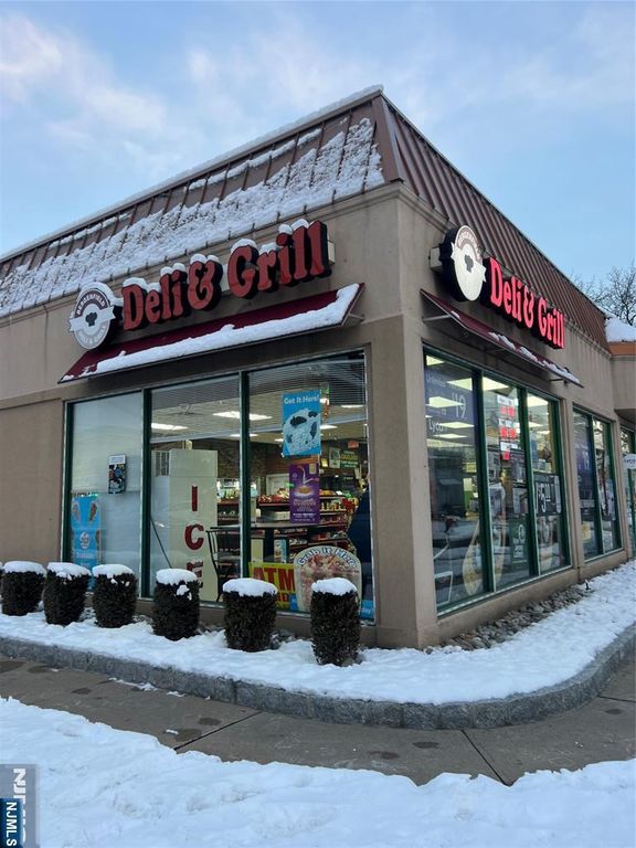 393 S Washington Avenue, Bergenfield, NJ 07621