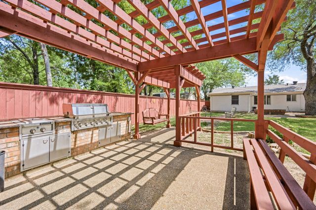 2417 Muret Street, Irving, TX 75062