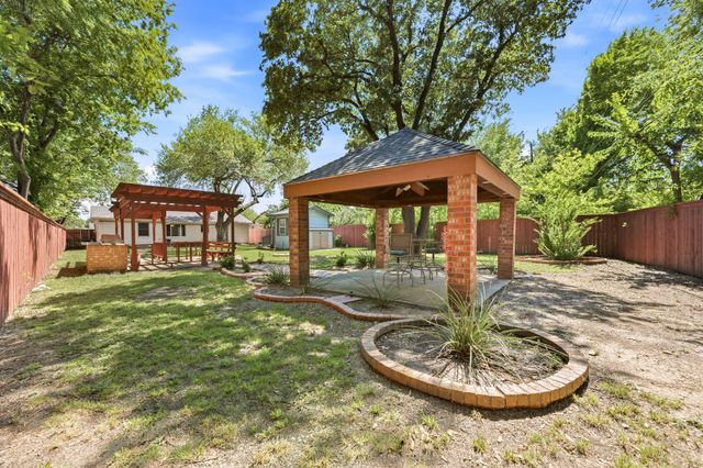 2417 Muret Street, Irving, TX 75062