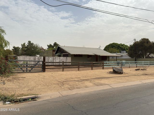2804 W BELMONT Avenue, Phoenix, AZ 85051