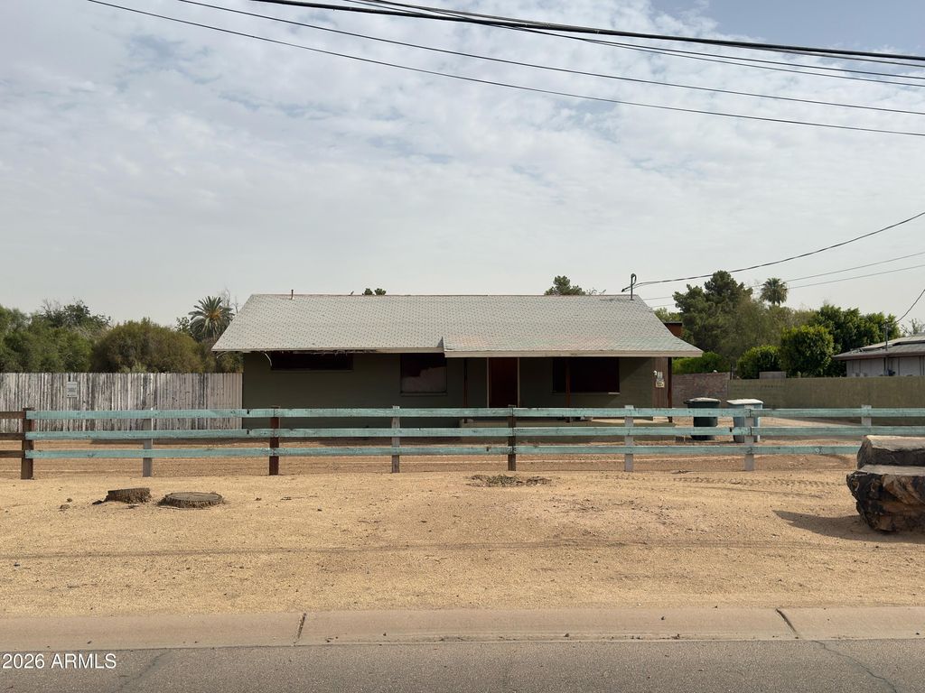 2804 W BELMONT Avenue, Phoenix, AZ 85051