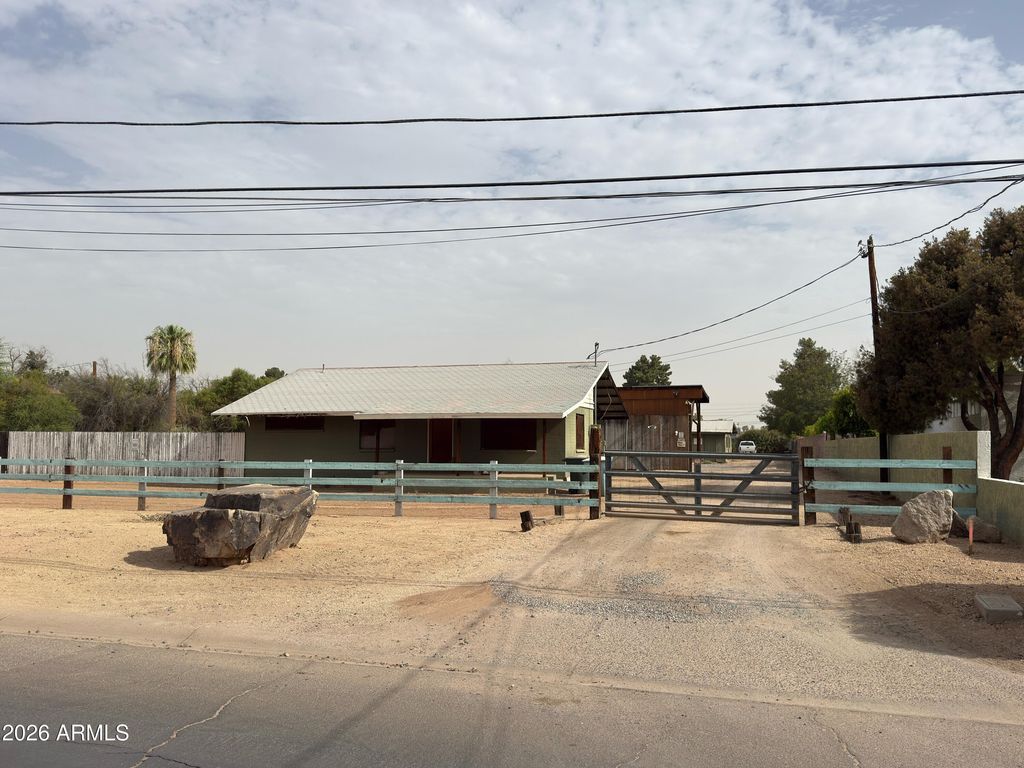 2804 W BELMONT Avenue, Phoenix, AZ 85051 — photo 3