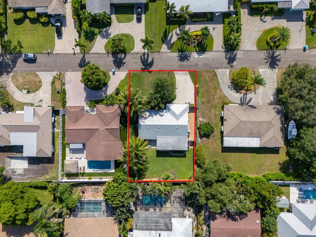 2702 SW 6th Street, Boynton Beach, FL 33435