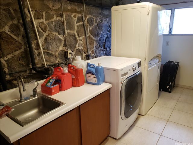 1423 Laamia Place, Honolulu, HI 96821