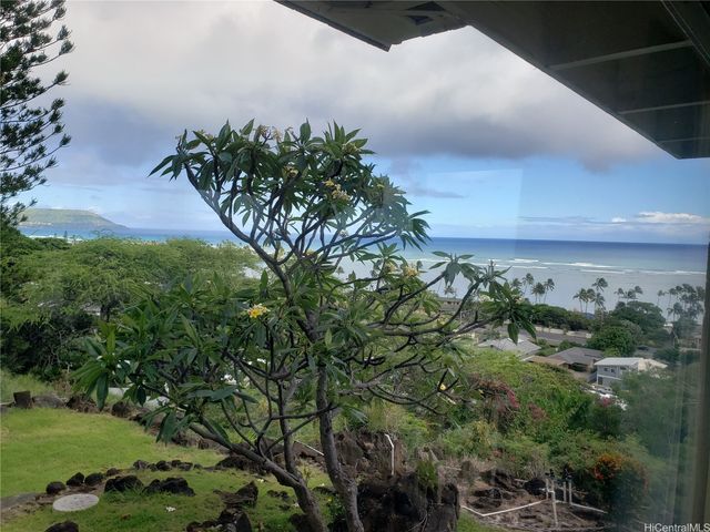 1423 Laamia Place, Honolulu, HI 96821