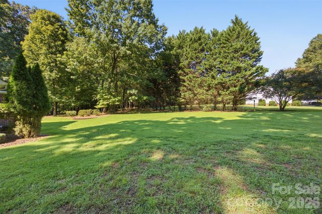 216 Minnie Queen Lane, Belmont, NC 28012