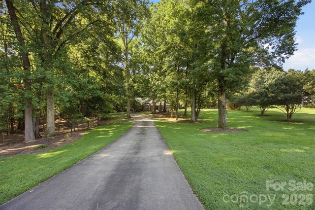 216 Minnie Queen Lane, Belmont, NC 28012