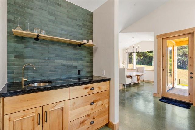 1830 Dixie Lane, Dows Prairie, CA 95519