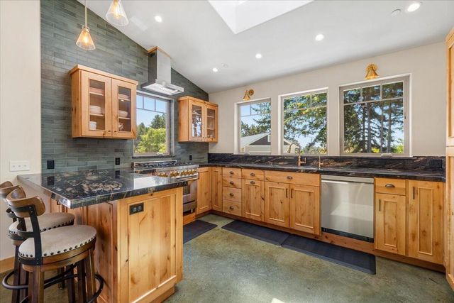 1830 Dixie Lane, Dows Prairie, CA 95519