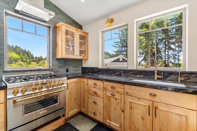 1830 Dixie Lane, Dows Prairie, CA 95519