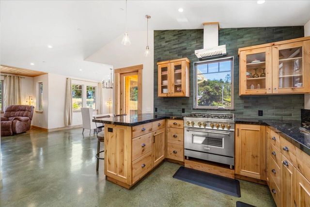 1830 Dixie Lane, Dows Prairie, CA 95519