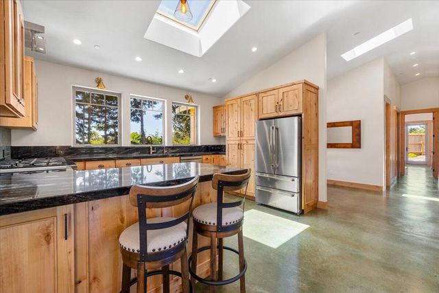 1830 Dixie Lane, Dows Prairie, CA 95519