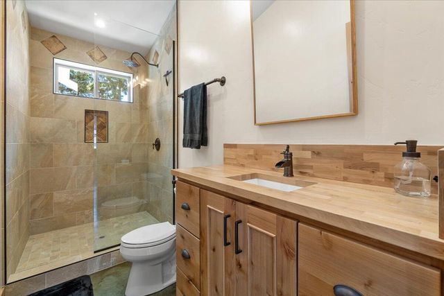 1830 Dixie Lane, Dows Prairie, CA 95519