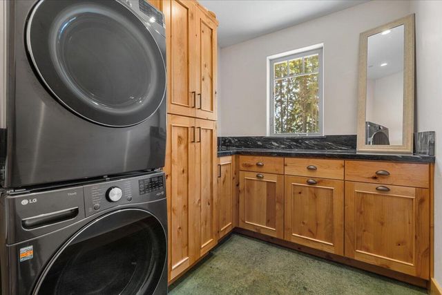 1830 Dixie Lane, Dows Prairie, CA 95519