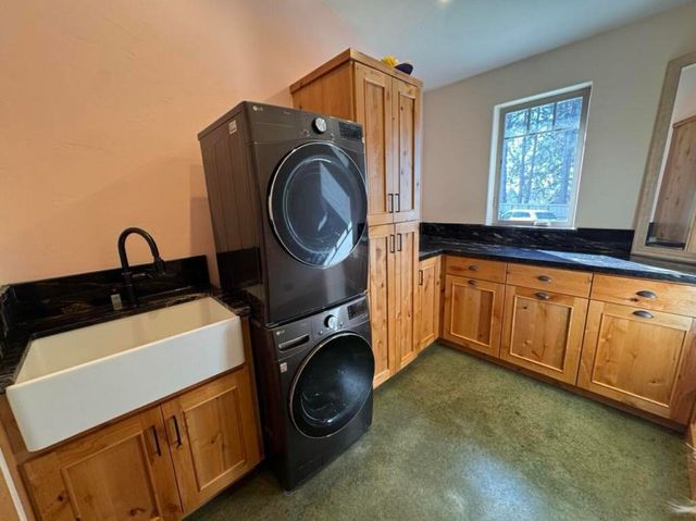 1830 Dixie Lane, Dows Prairie, CA 95519