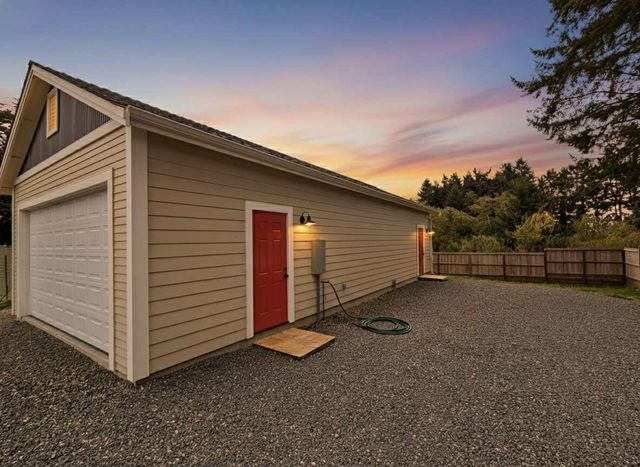 1830 Dixie Lane, Dows Prairie, CA 95519